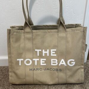 Marc Jacobs Tan Canvas Tote Bag Large
LIKE NEW